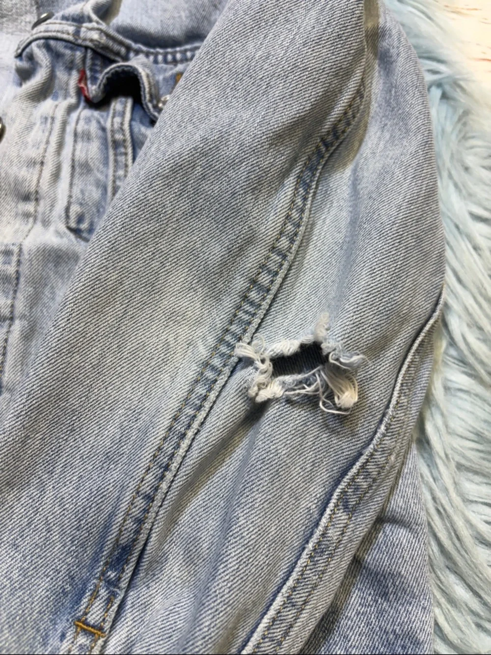 Levi's Light Blue Denim Distressed Jean Jacket sz S
